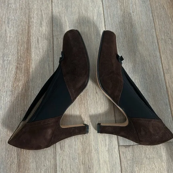 Anyi Lu Heart Black Brown Suede Pumps Size 38.5 gently used handmade in Italy