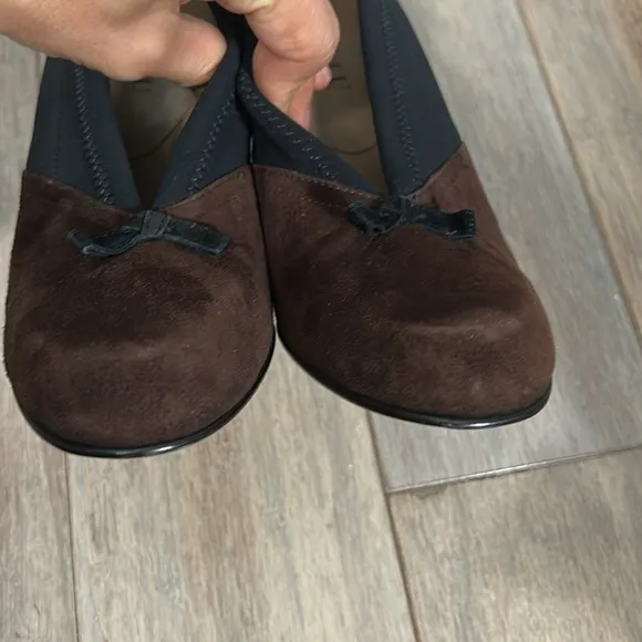 Anyi Lu Heart Black Brown Suede Pumps Size 38.5 gently used handmade in Italy