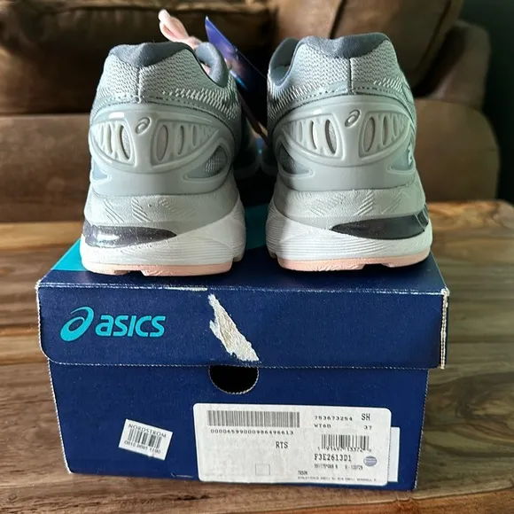 ASICS Women Gel Nimbus 20 Running Shoes NWT SZ 9 seashell pink gray white NIB