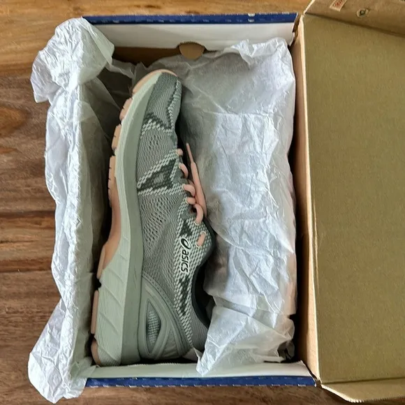 ASICS Women Gel Nimbus 20 Running Shoes NWT SZ 9 seashell pink gray white NIB