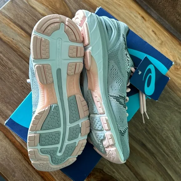 ASICS Women Gel Nimbus 20 Running Shoes NWT SZ 9 seashell pink gray white NIB
