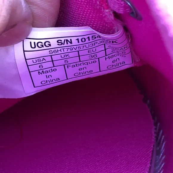 Authentic UGG K Gener Tennis Shoes kids size 6