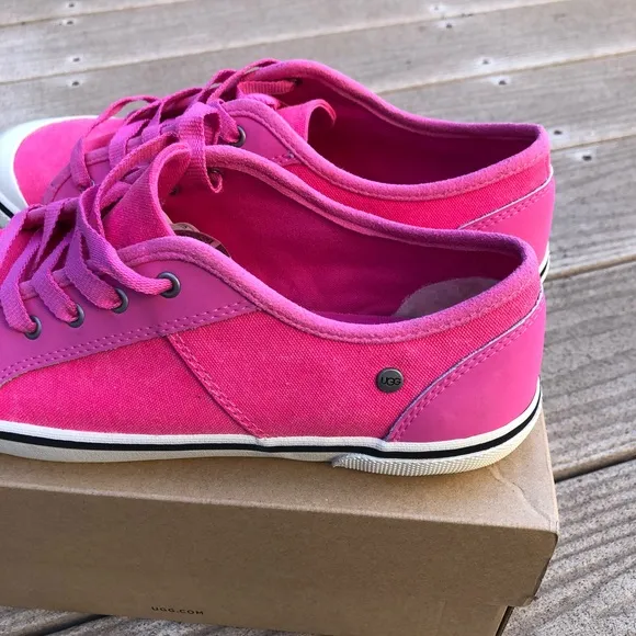 Authentic UGG K Gener Tennis Shoes kids size 6