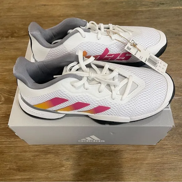 BARRICADE TENNIS SHOES Size 6
