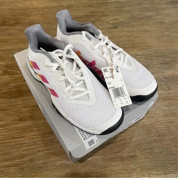 BARRICADE TENNIS SHOES Size 6