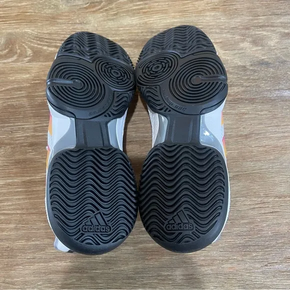 BARRICADE TENNIS SHOES Size 6