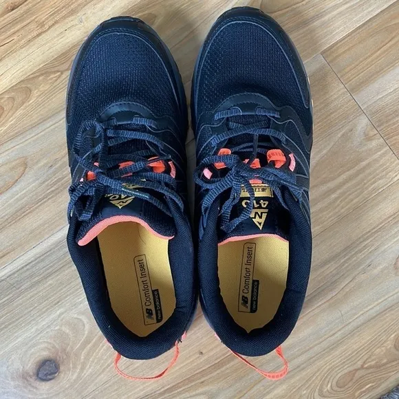 Black and orange New Balance tennis shoes