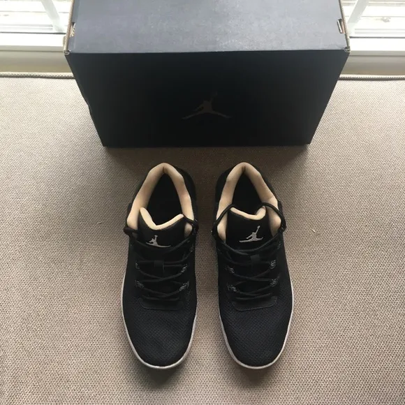 🖤💛🖤💛BLACK JORDAN ACADEMY TENNIS SHOES💛🖤💛🖤