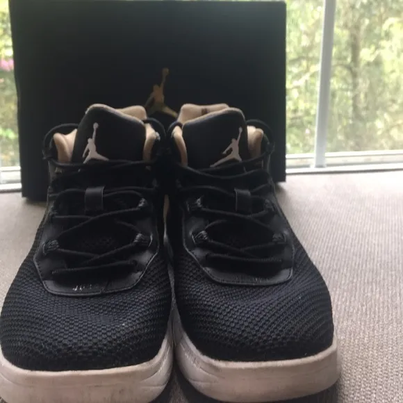 🖤💛🖤💛BLACK JORDAN ACADEMY TENNIS SHOES💛🖤💛🖤