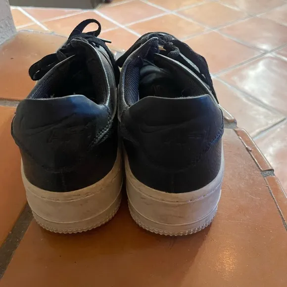 Black Nike Air force 1 tennis shoes