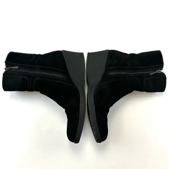 Blondo black suede wedge womens winter zip boot Size 10
