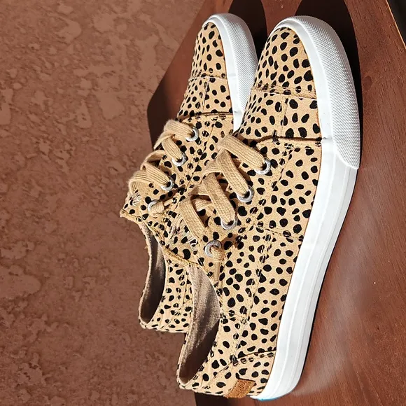 Blowfish Malibu Maxine Cheetah Leopard Print Slip-on Sneakers Tennis Shoes 9