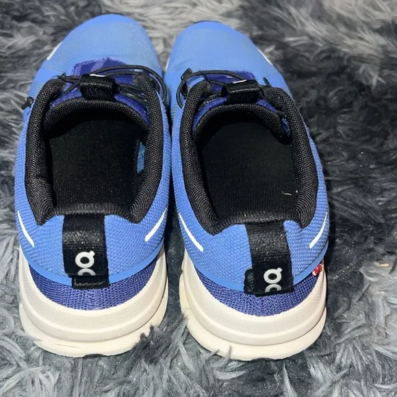Blue on cloud tennis shoes like new