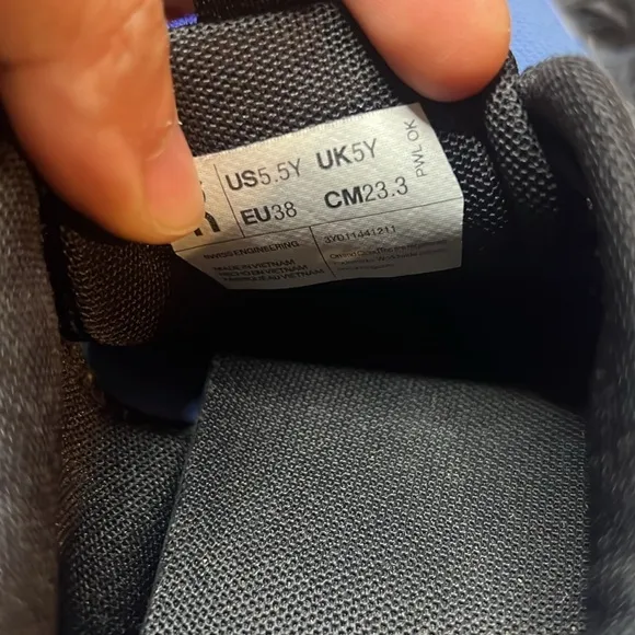 Blue on cloud tennis shoes like new