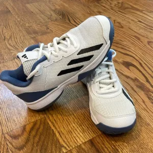 Boy’s Adidas Courtflash Tennis Shoes. Size 2.5. Excellent Condition.