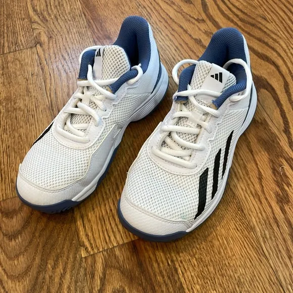 Boy’s Adidas Courtflash Tennis Shoes. Size 2.5. Excellent Condition.