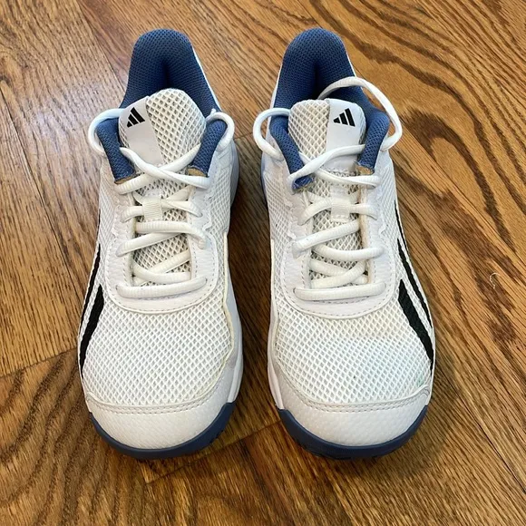 Boy’s Adidas Courtflash Tennis Shoes. Size 2.5. Excellent Condition.