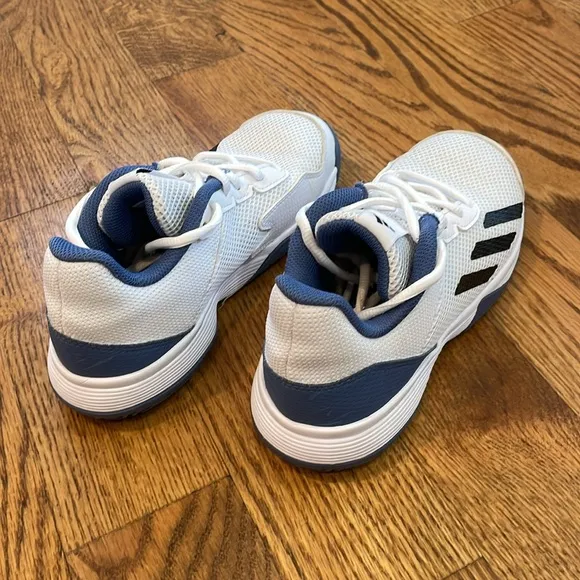 Boy’s Adidas Courtflash Tennis Shoes. Size 2.5. Excellent Condition.