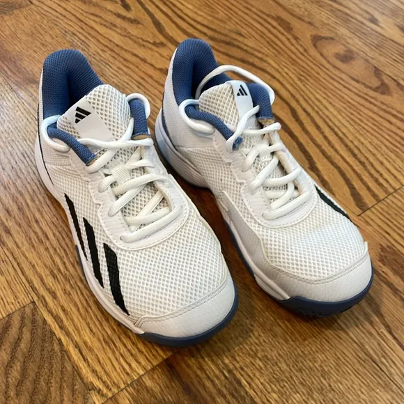 Boy’s Adidas Courtflash Tennis Shoes. Size 2.5. Excellent Condition.