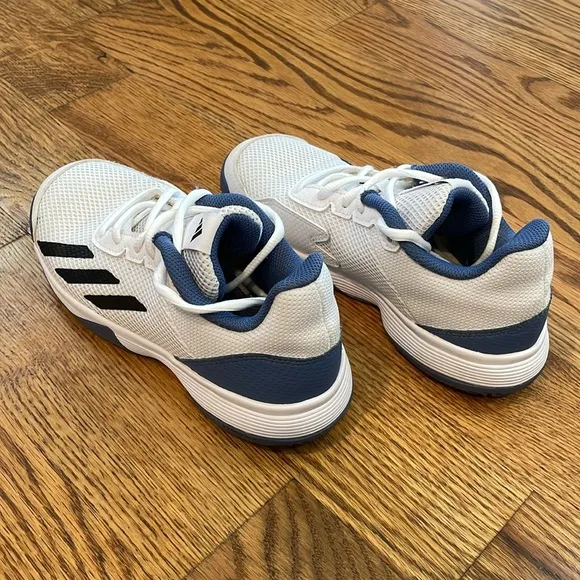 Boy’s Adidas Courtflash Tennis Shoes. Size 2.5. Excellent Condition.