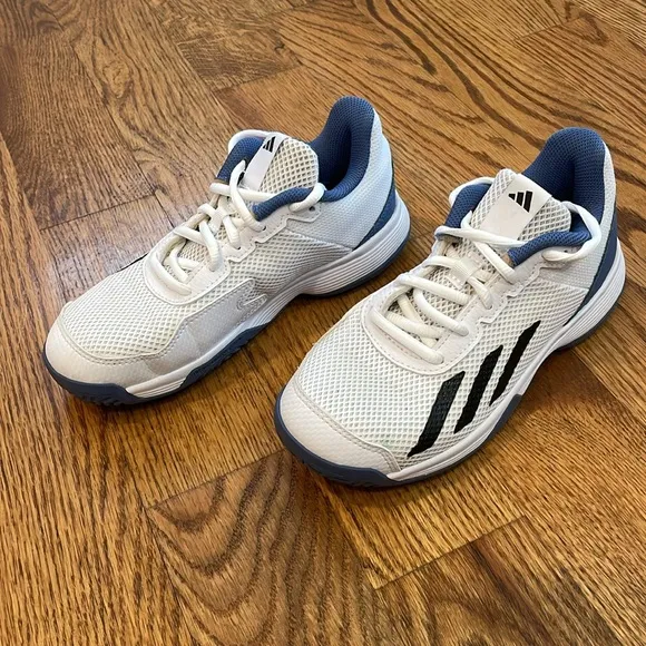 Boy’s Adidas Courtflash Tennis Shoes. Size 2.5. Excellent Condition.
