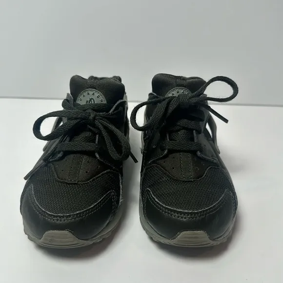 Boys Nike Huarache Lace up tennis shoes dark green size 11.5 Huarache by Nike