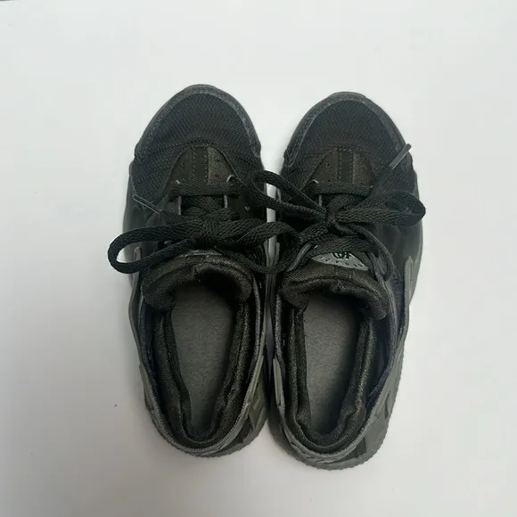 Boys Nike Huarache Lace up tennis shoes dark green size 11.5 Huarache by Nike