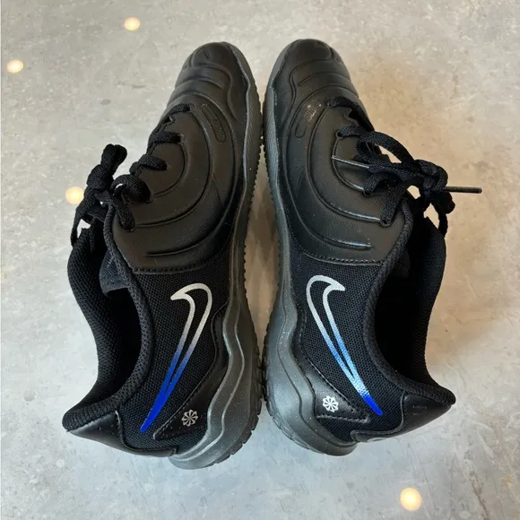 Boys Nike Indoor Soccer Shoes - Size 4