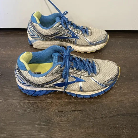Brooks Adrenaline GTS 15 Running Shoes Low Top Lace Up Men's USA 12 WIDE (D)