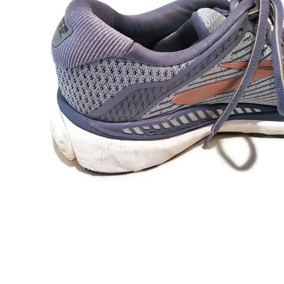 Brooks Adrenaline GTS 20 Running Sneakers Size 10 WIDE Style 1202961D073