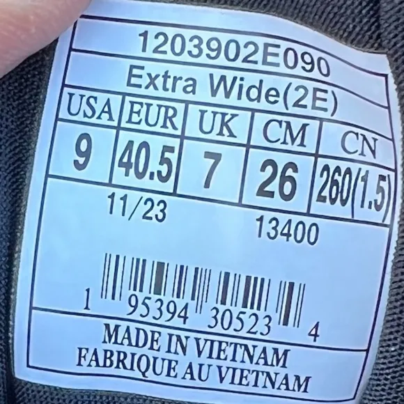 Brooks Ariel GTS 23 Women's Tennis Shoes, Size 9