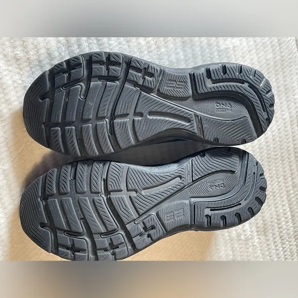 Brooks Black Athletic Running Shoes with Mesh Upper