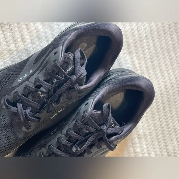 Brooks Black Athletic Running Shoes with Mesh Upper