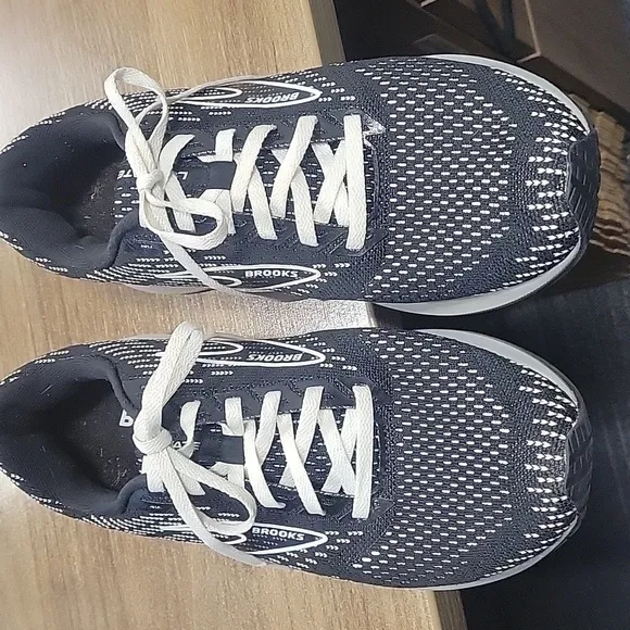 Brooks Levitate 5 Road Running Black Shoes Womens-Size 10