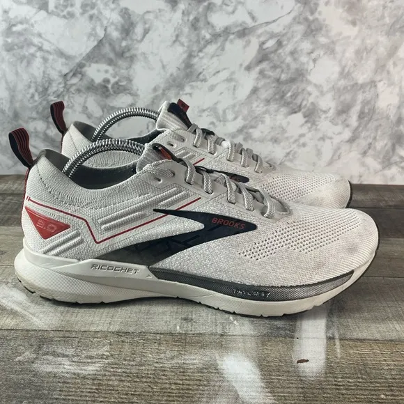 Brooks Ricochet 3 Men's Road Running Shoes Size 9.5D White and Black