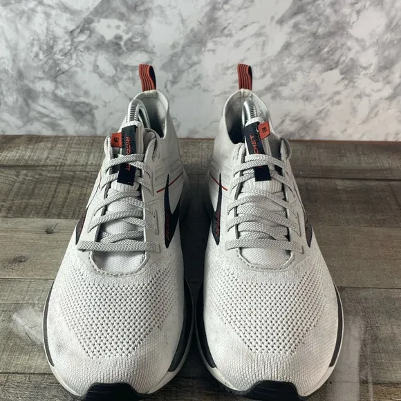 Brooks Ricochet 3 Men's Road Running Shoes Size 9.5D White and Black