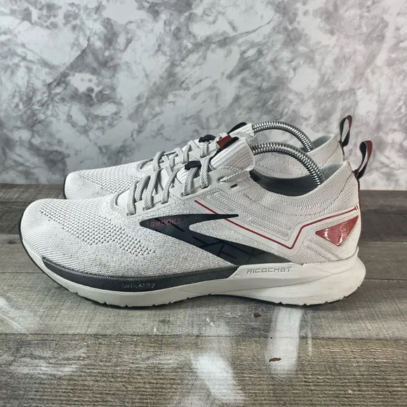 Brooks Ricochet 3 Men's Road Running Shoes Size 9.5D White and Black