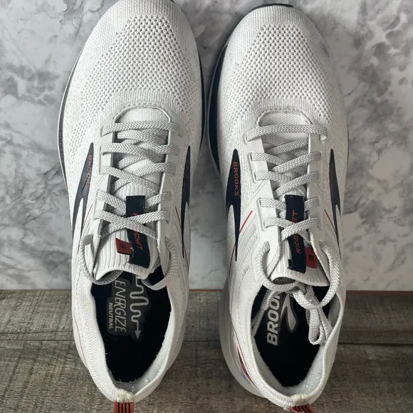 Brooks Ricochet 3 Men's Road Running Shoes Size 9.5D White and Black