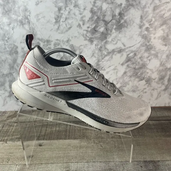 Brooks Ricochet 3 Men's Road Running Shoes Size 9.5D White and Black