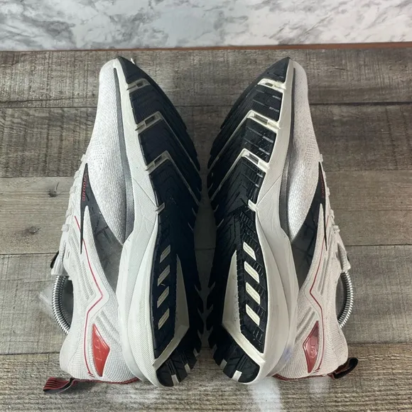 Brooks Ricochet 3 Men's Road Running Shoes Size 9.5D White and Black