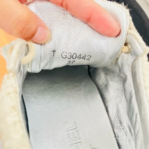 Chanel tennis shoes/ sneakers size 37 twill cream