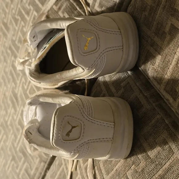 Children's tennis shoes