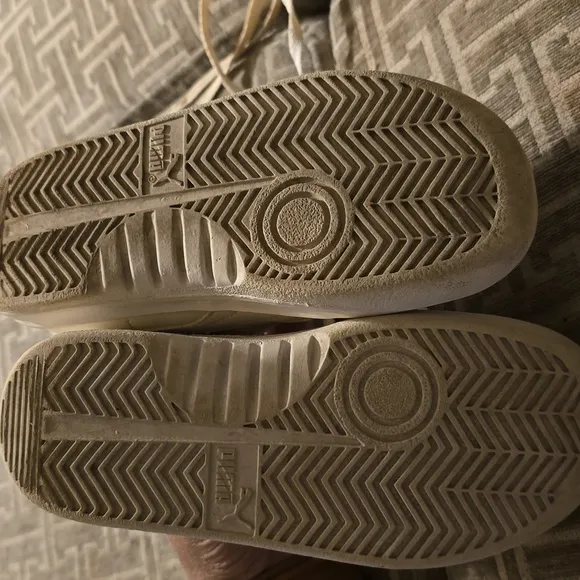 Children's tennis shoes