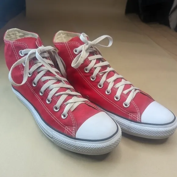 Converse Chuck Taylor All Star Men’s Size 10, women's sz 12. Classic High Top At