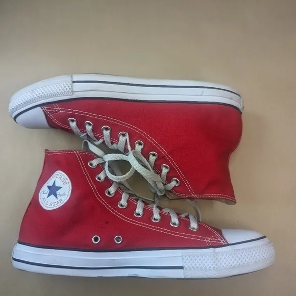 Converse Chuck Taylor All Star Men’s Size 10, women's sz 12. Classic High Top At
