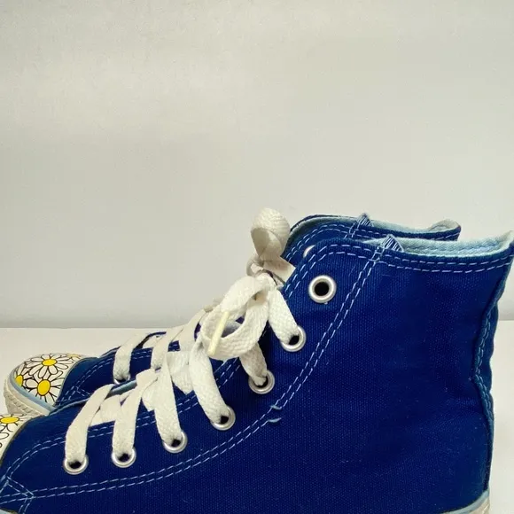 Converse High Top Blue / Daisies Size: M3/W5 Unisex