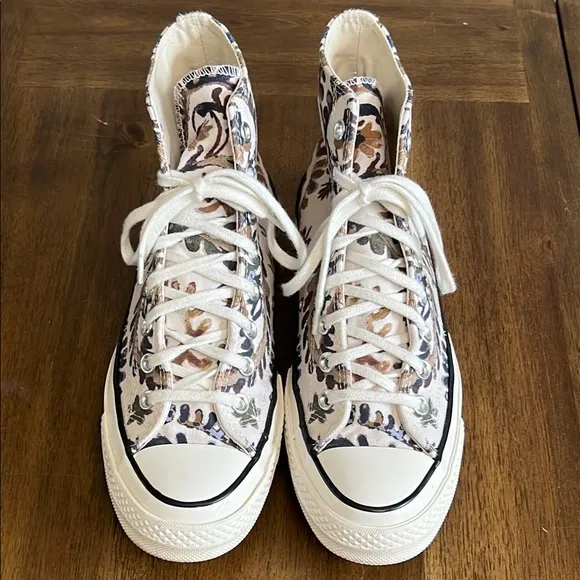 CONVERSE Shoes Women's 10.5 Floral Fall Chuck Taylor All Star High Tops 572545C