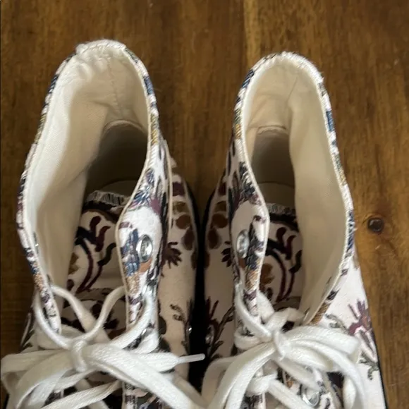 CONVERSE Shoes Women's 10.5 Floral Fall Chuck Taylor All Star High Tops 572545C