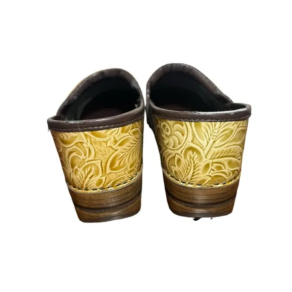 DANSKO CLOGS-WOMEN BEIGE WITH BLACK SHADES LEAVES DESIGN- SIZE EUR 39 USA 8.5