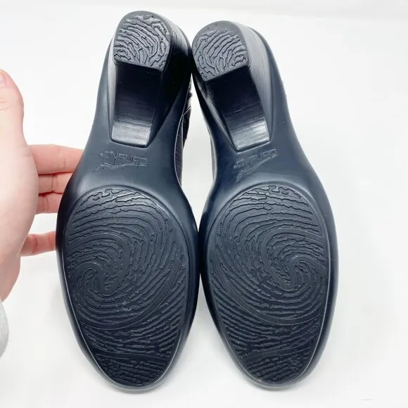Dansko Red Leather Croc Embossed Closed Toe Heels Women's Size 39 Comfort Shoes